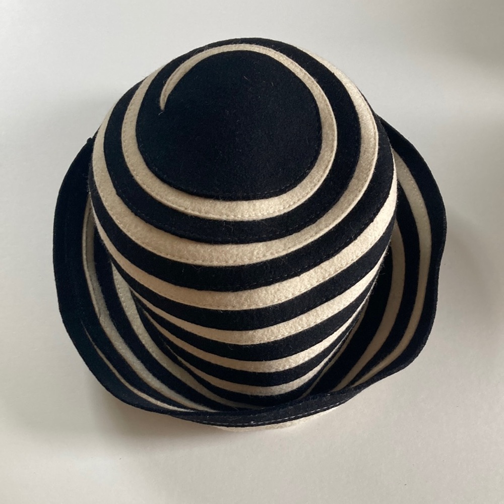 San Francisco Hat Wool Felt Bonbon Cloche Striped Black and Cream Women's Hat